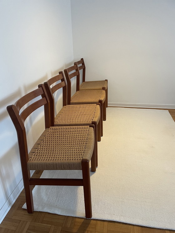 Image 1 of 4 stoelen in mid-century stijl uit de jaren 60, gemaakt van teakhout en riet.