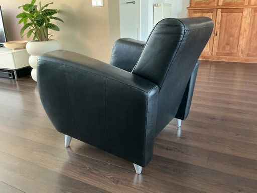 Poltrona in pelle nera