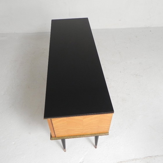 Image 1 of Aparador antiguo con patas cónicas, década de 1950.