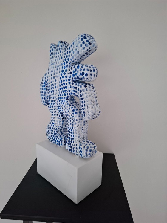 Image 1 of The iconic dog in drops