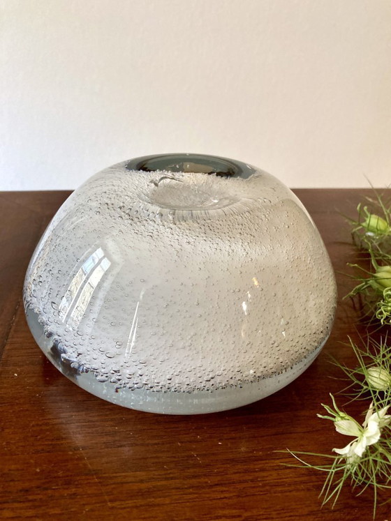 Image 1 of Asbak van een combinatie van bubbelglas en mat glas, in Murano-stijl.