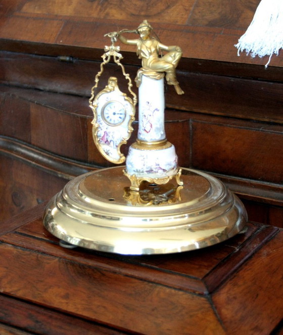 Image 1 of Orologio da tavolo antico del XIX secolo in bronzo dorato e smalto, Austria