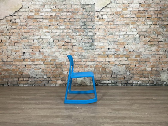 Vitra Tip Ton – Blue plastic | Barber & Osgerby – Dining chairs (photo 3 of 16)
