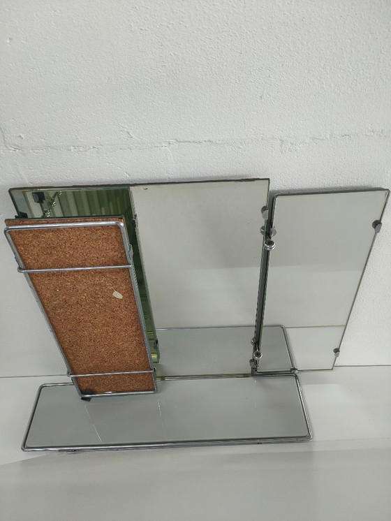 Image 1 of Miroir de salle de bain triptyque vintage de style Art déco avec étagère