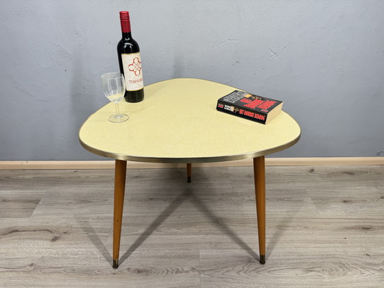 Image 1 of Tavolino vintage – piano in formica – treppiede – stile anni '50