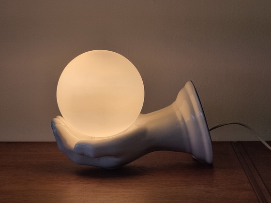 Image 1 of Lámpara de pared esférica de cerámica en la mano