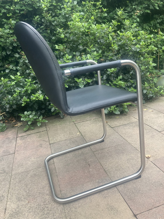 Image 1 of Bert Plantagie Anushka eetkamer stoelen. 