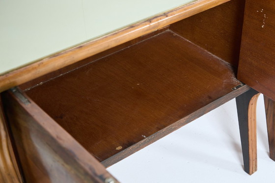 Image 1 of Coppia di comodini/armadi scultorei italiani del metà secolo, anni '50