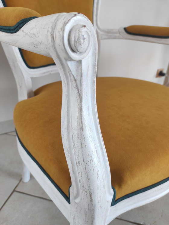 Image 1 of Fauteuil style Louis XV entièrement restauré – artisanat -tissu velours 