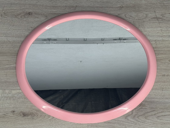 Image 1 of Miroir ovale à rosace des années 1970 - le charme à l'état pur !