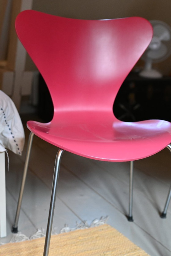Image 1 of 4 Original Fritz Hansen Butterfly dining chairs. Design by Arne Jacobsen