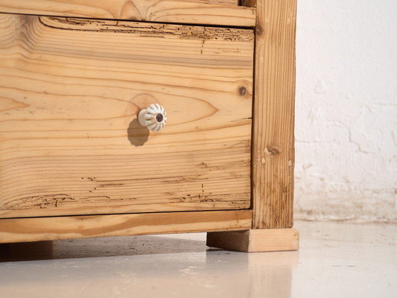 Chest of drawers in stripped pine – Central Europe, circa 1920 – Wood, Ceramic, Rustic (photo 14 of 40)