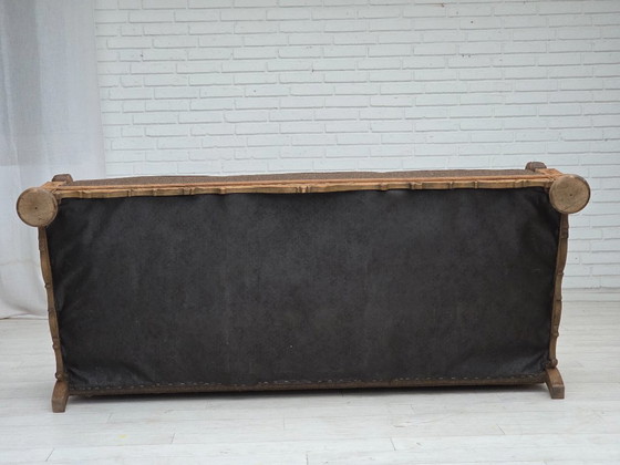 Image 1 of 1950er Jahre, dänisches 3-Sitzer-Sofa, Möbelwolle, massives geschnitztes Eichenholz.