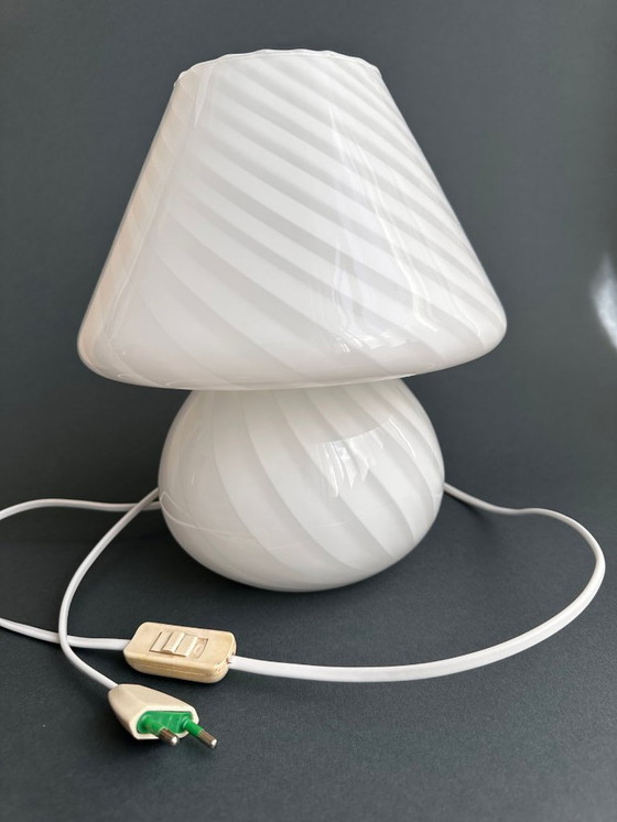 Image 1 of Vintage Murano Paddestoel Lamp 1970 - Wit Opaline Spiraalglas - Mid Century