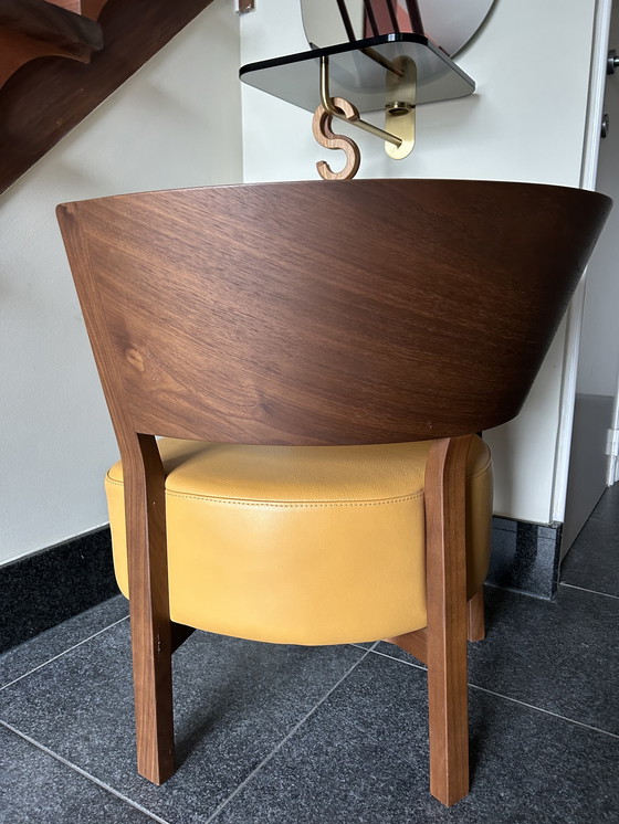 Image 1 of Compacte design loungezetel Conde House - massief walnoten & hoogwaardig leder