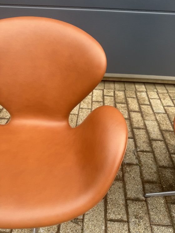 Image 1 of 2x Fritz Hansen Swan chair uit 1971 Cognac leder, NIEUWstaat!!