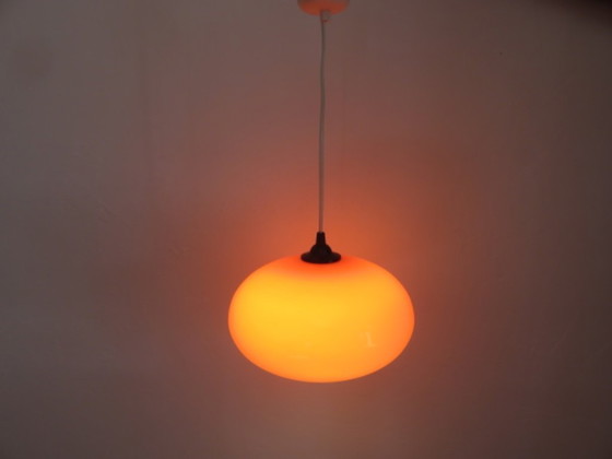 Image 1 of Suspension en opaline orange, 1970