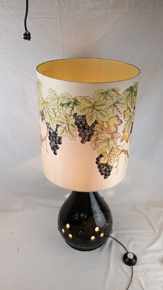 Image 1 of Lampada da terra vintage in ceramica anni '70 con paralume firmato - stile Germania Ovest, motivo a uva, design di metà secolo