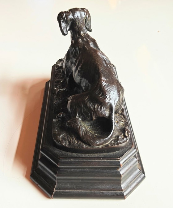 Perro tumbado. Escultura en latón fundido. – Brass, Wood (photo 5 of 10)