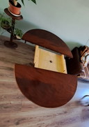 Table de salle à manger en acajou avec pieds de lion en laiton