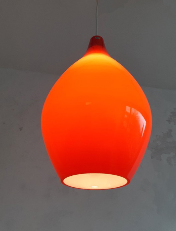 Image 1 of Lámpara colgante mcm de cristal naranja en forma de lágrima, cristal opalino blanco con capa superior naranja, diseño escandinav