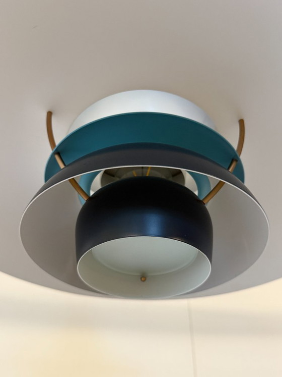Louis Poulsen PH5 - Poul Henningsen - Gris foncé, turquoise, blanc – Suspensions, Metal, Aluminium (photo 7 of 13)
