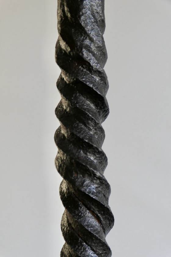 Image 1 of Paire de grands fers à repasser ou boules à feu en fer forgé (Andier)