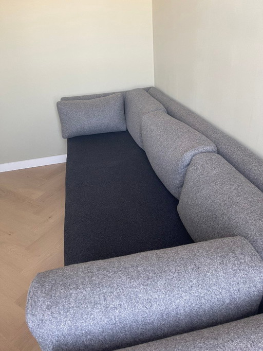 Divano HAY Hackney a 3 posti; tessuto Kvadrat Divina grigio e antracite