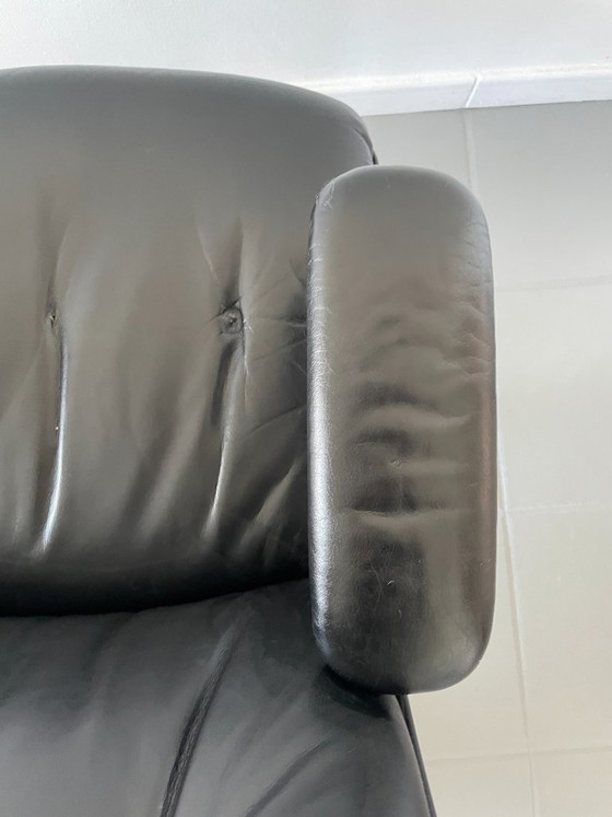 Image 1 of Poltrona modello P126, disegnata da Osvaldo Borsani per la prestigiosa azienda italiana Tecno S.p.A. nel 1966.