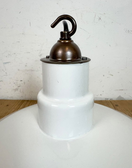 Image 1 of Industriële witte geëmailleerde fabriekshanglamp van Quadrangle Mfg. Co., jaren 60