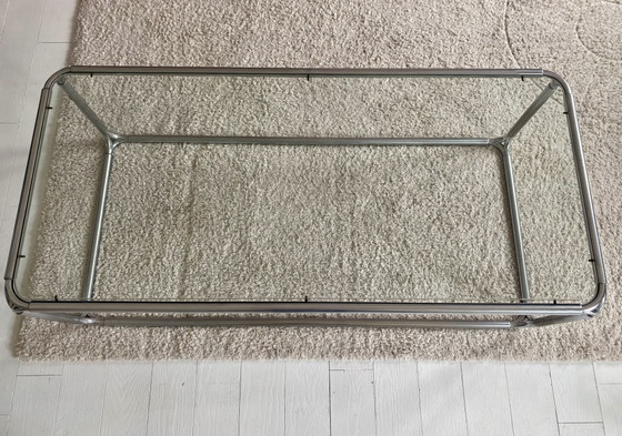 Image 1 of Table basse en métal chromé et verre 