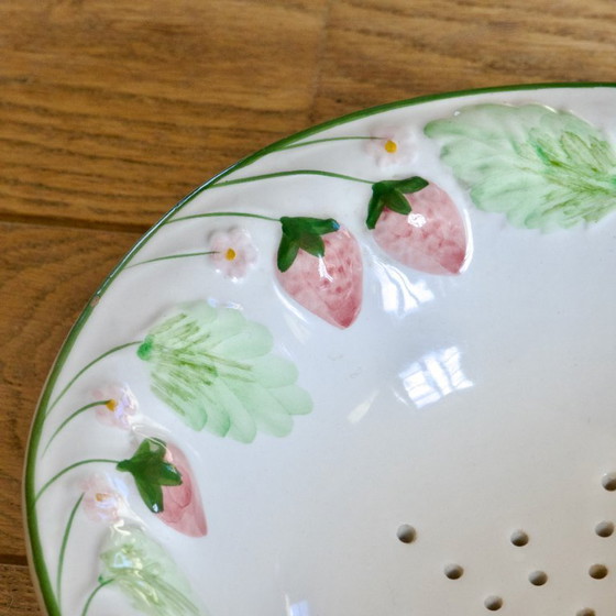 Image 1 of Cofanetto vintage in terracotta raffigurante fragole selvatiche