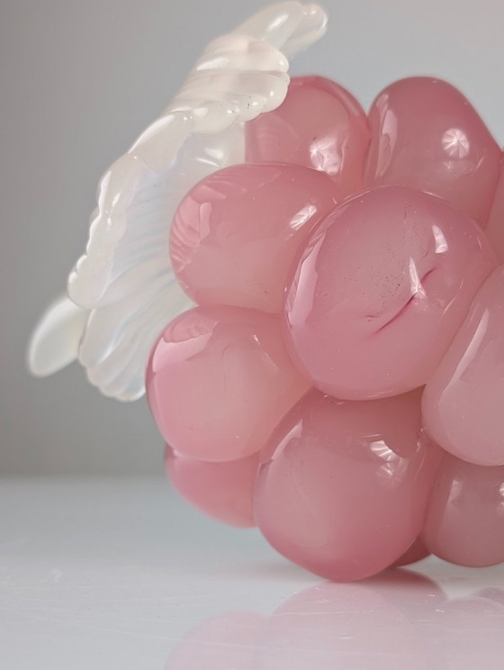 Image 1 of Sculpture en verre de Murano représentant une grappe de raisin, rose et blanc, milieu du XXe siècle