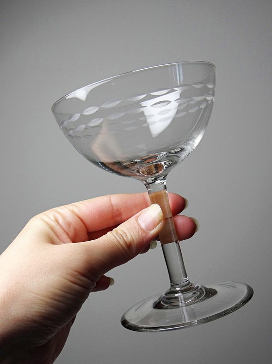 Image 1 of 4 grandes copas de champán de cristal grabado, estilo Art Déco, 1925-1940