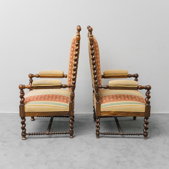 Image 1 of PAAR ANTIKE SESSEL AUS HOLZ UND STOFF MIT ARMLEHNEN – KLASSISCHER STIL