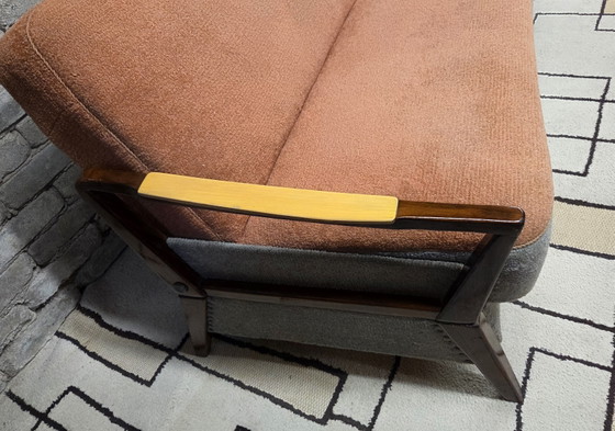 Image 1 of Vintage Scandinavische slaapbank uit de jaren 60/70 – gebeitst hout en tweekleurige stof.
