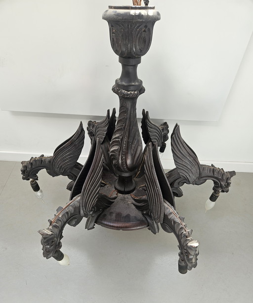 Lampadario gotico antico in rovere a 6 bracci