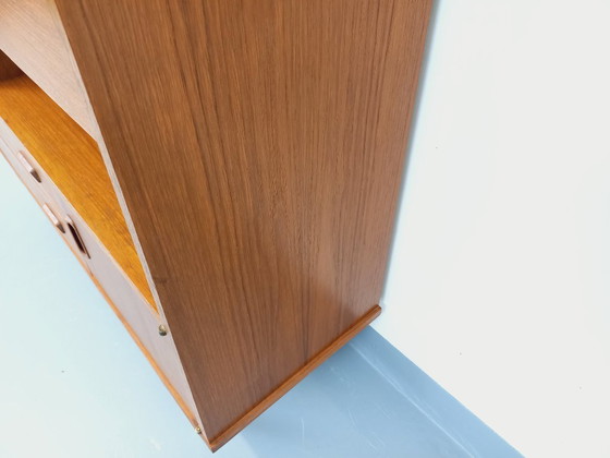 Image 1 of Vintage Scandinavisch modernistisch secretair bureau/boekenkast van teakhout en zwart metaal uit de jaren 50/60.