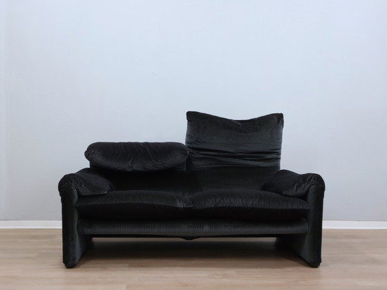 Image 1 of Divano Maralunga a 2 posti in velluto a righe Cassina anni '80