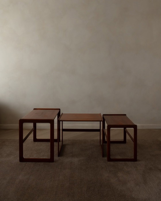 Image 1 of Tables d'appoint / tables gigognes vintage danoises en teck (lot de 3) – Arne Hovmand-Olsen pour Mogens Kold – Danemark, 1960