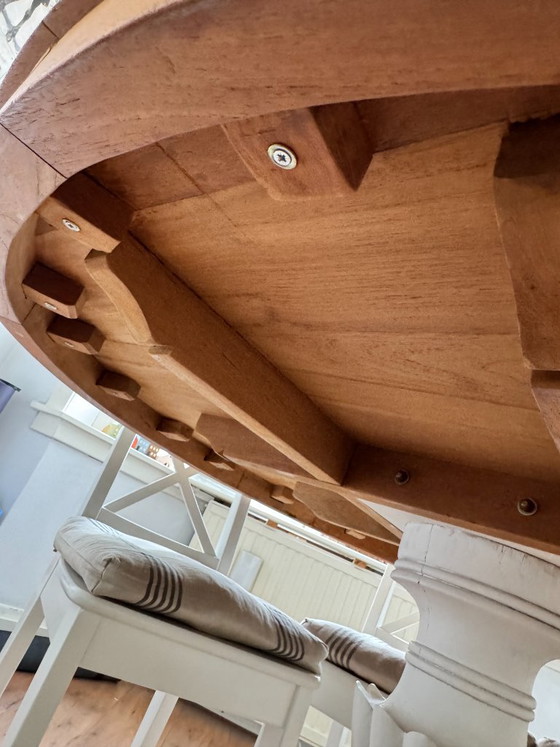 Round teak dining table – Wood (photo 3 of 8)