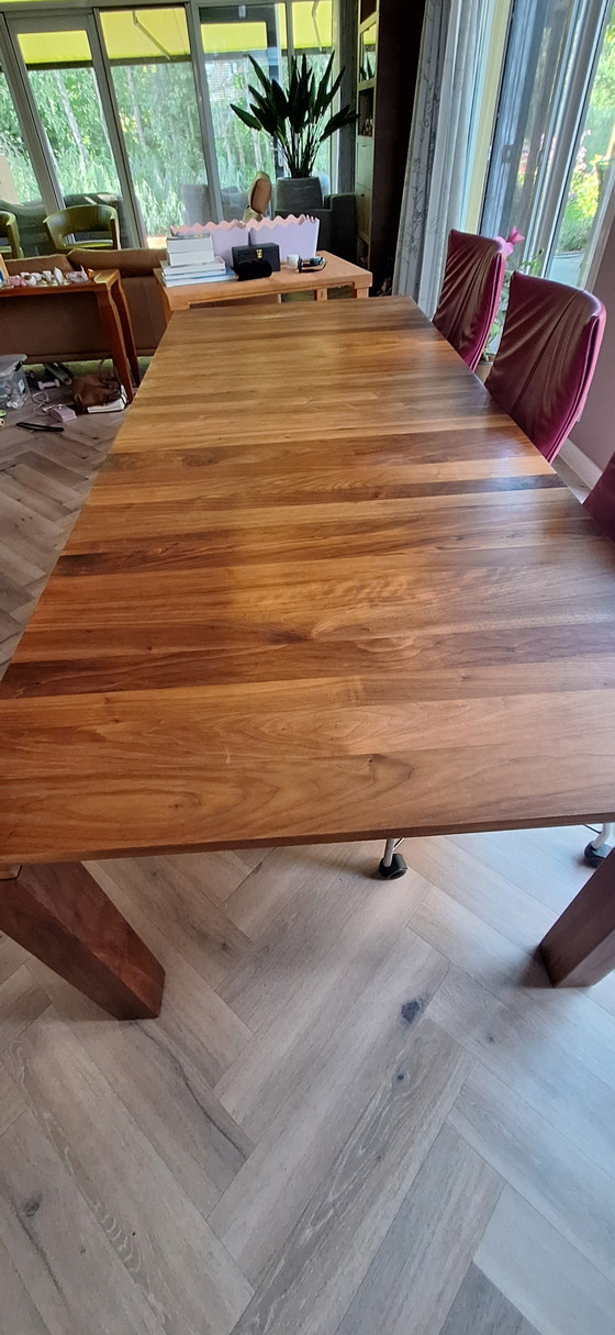 Leolux Vivre Large dining table – Wood (photo 4 of 7)
