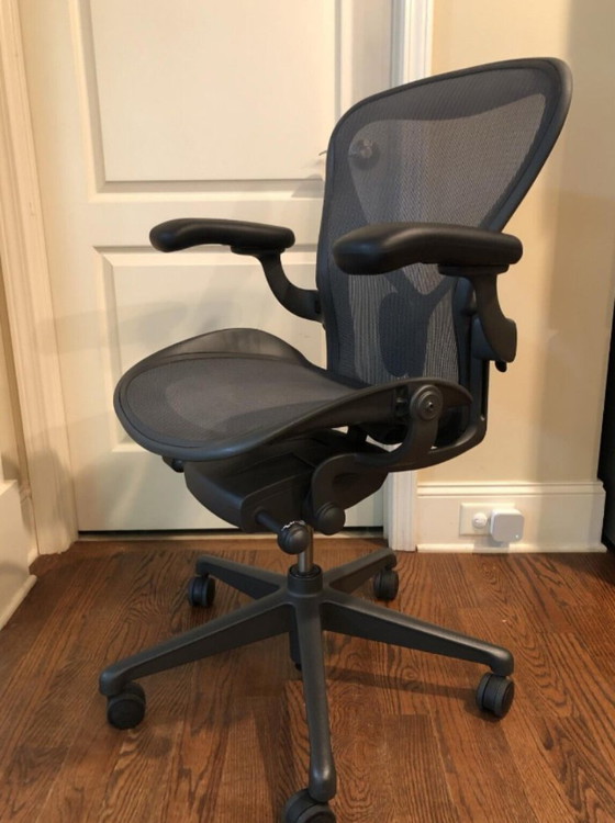 Image 1 of Herman Miller Aeron Bureaustoel Maat B