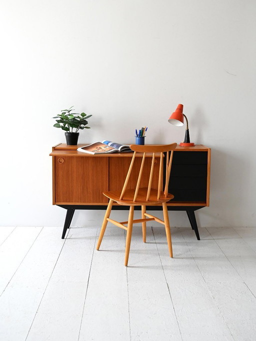 Buffet scandinave en teck avec détails noirs