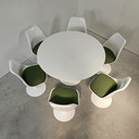 Set da pranzo restaurato di Eero Saarinen della Knoll Int.