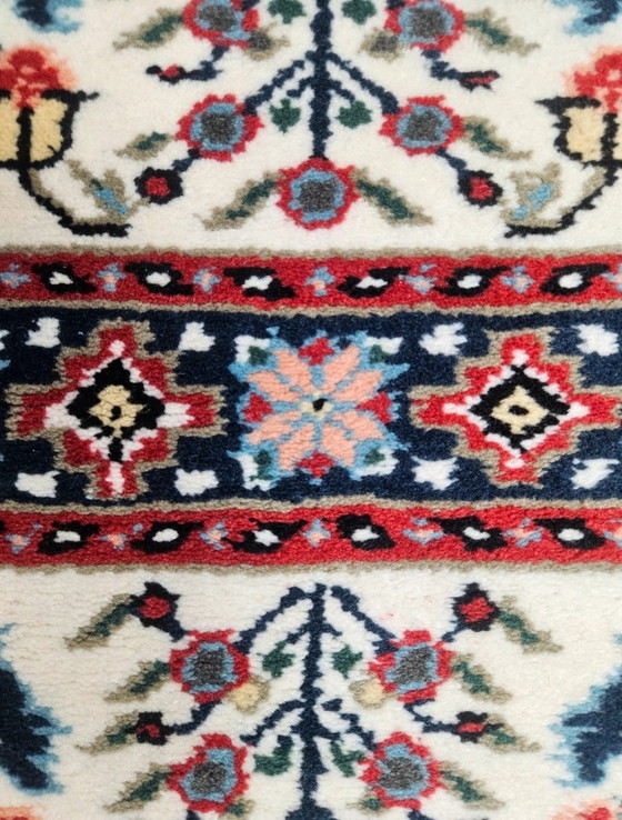 Image 1 of Allegro tappeto orientale in lana annodato a mano con motivi floreali e animali, Tunisia, 90x155 cm.