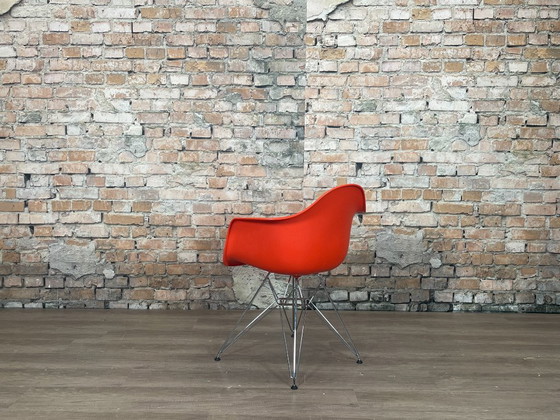 Vitra DAR – Oranger Kunststoff | Charles & Ray Eames – Sessel, Metal, Plastic (photo 5 of 15)