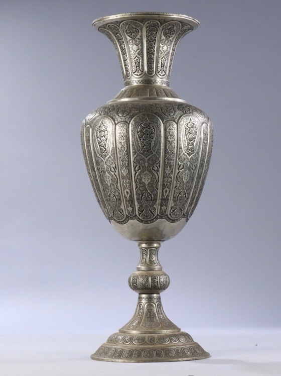 Image 1 of Grote Perzische handgemaakte vaas uit 1980