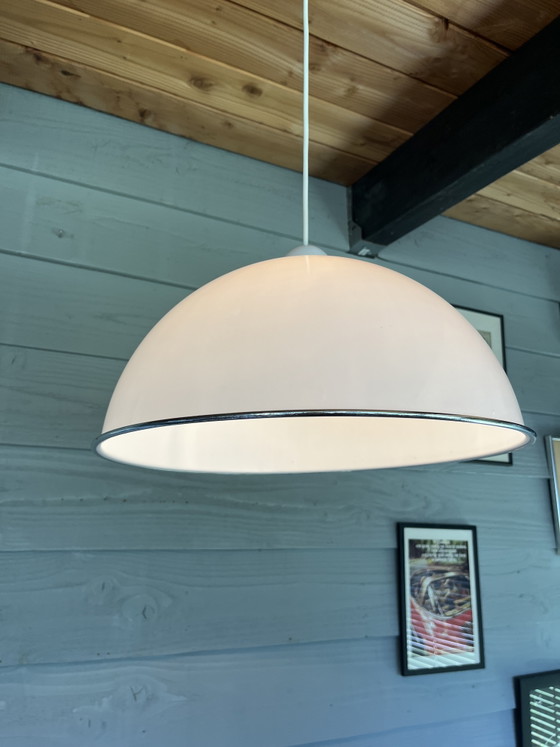 Image 1 of Grande suspension blanche vintage de style futuriste, inspirée par iGuzzini.