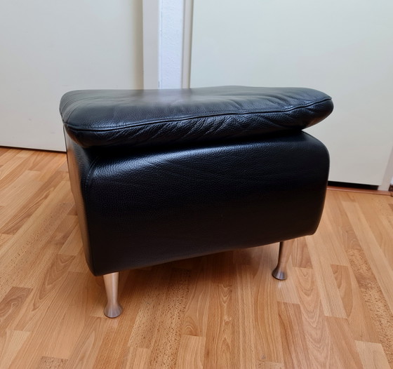 Image 1 of Puf reposapiés otomano Schillig de cuero negro